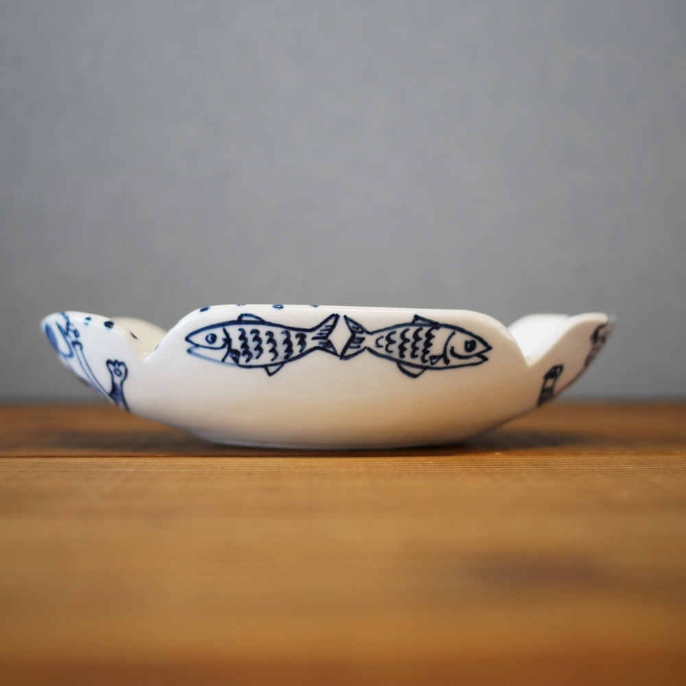 ゆめこ/ネコと魚の花型楕円豆皿