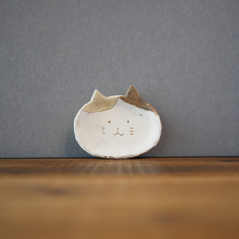 rutawa/小猫皿(正面)