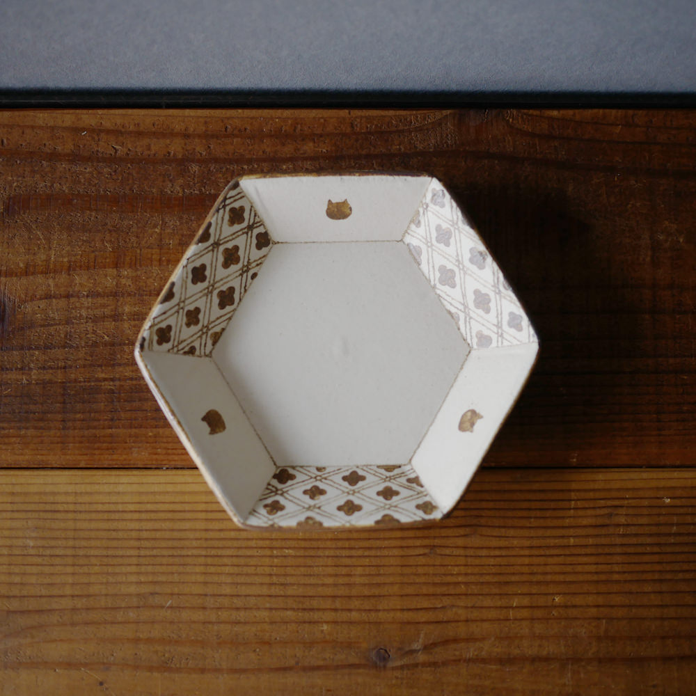 ひつじのてしごと 前田祥子/六角皿小(茶)