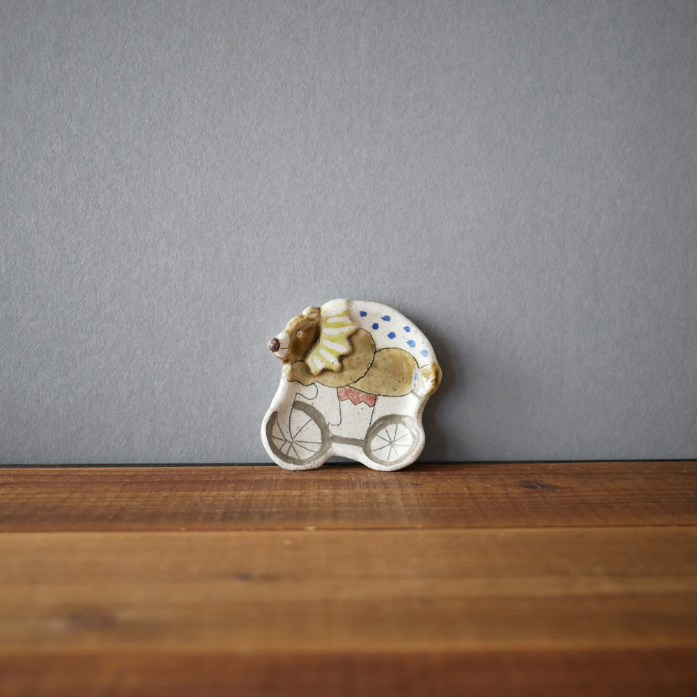 さのせいら/自転車をこぐクマの小皿4